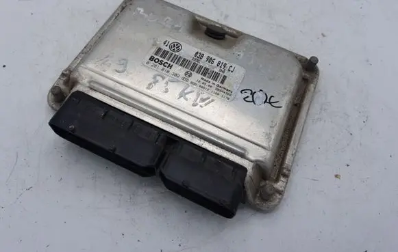Volkswagen Golf IV Engine control unit/module 038906019CJ 0281010302