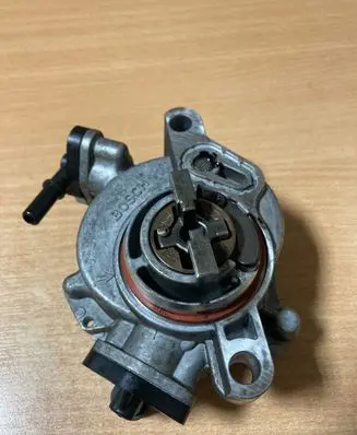 Ford Focus Vacuum pump 9684786780 2B2202Y
