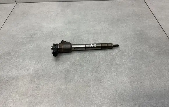 Hyundai i40 Fuel injector 338002A610 0445110589