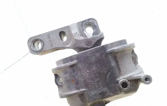 Volkswagen Touran I Engine mount bracket 1K0199262AS