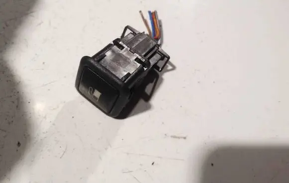 Volkswagen Golf IV Fuel tank opening switch 3b0959833a