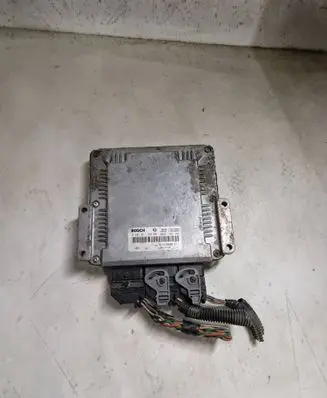 Renault Trafic II (X83) Engine control unit/module 0281011356 8200132198