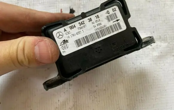 Mercedes-Benz ML W164 ESP acceleration yaw rate sensor A0045423818 0045423818