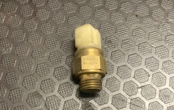 BMW 5 E39 Coolant temperature sensor 2244130