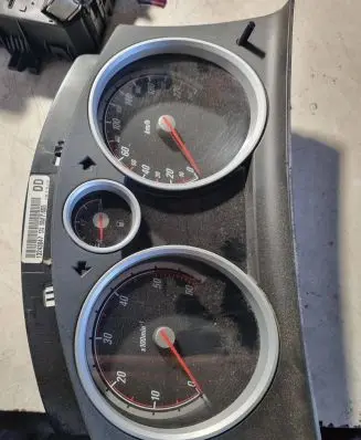 Opel Zafira B Speedometer (instrument cluster) 13243047 SW7655