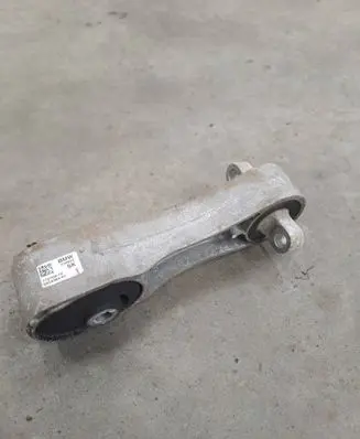 BMW 1 F40 Engine mount bracket 17276810 250820 9454384