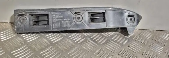 Front bumper mounting bracket