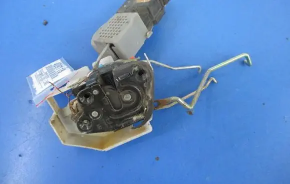 KIA Magentis Front door lock 95750-3C000