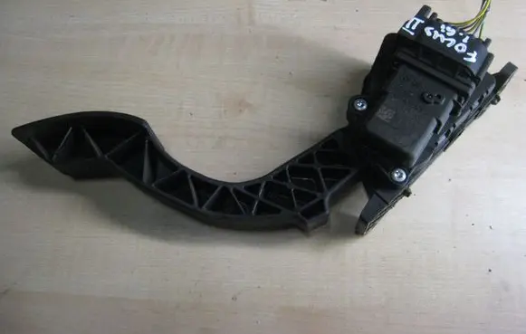 Ford Focus Accelerator throttle pedal 4M519F836CH