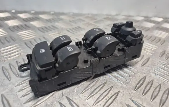 Volvo V40 Electric window control switch 31334567