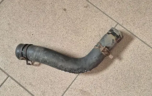Hyundai i30 Engine coolant pipe/hose 25411-1P100