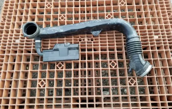 Jeep Cherokee Air intake hose/pipe 68211695AB