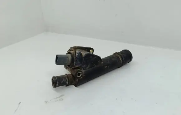 Volkswagen Touran I Engine coolant pipe/hose 038121132g 66GF30
