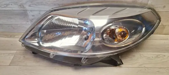 Dacia Sandero Headlight/headlamp 