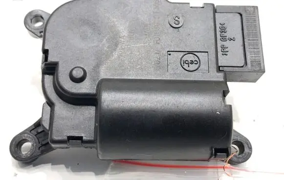 Volkswagen Tiguan Air flap motor/actuator 5Q0907511K