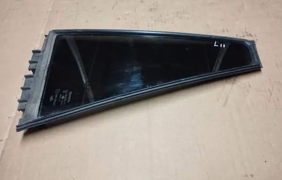 Rear vent window glass