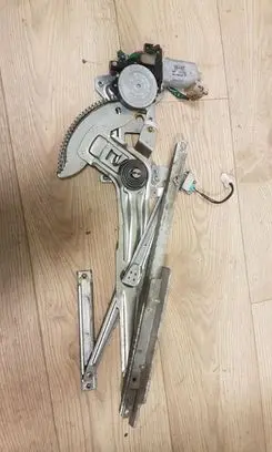 Mitsubishi Pajero Sport I Front door window regulator with motor 0621008526 MR144596