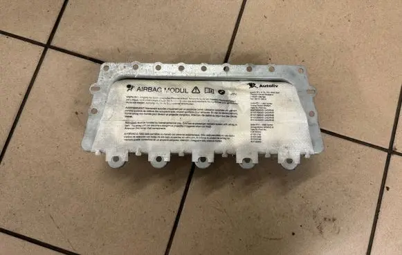 BMW 7 F01 F02 F03 F04 Passenger airbag 39914702304 608739301A 09B1181A0218