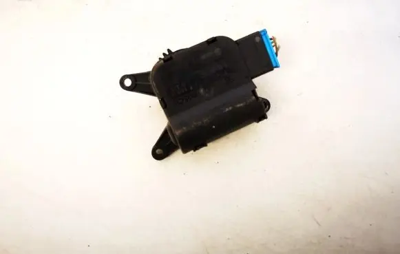 Volkswagen Polo IV 9N3 Air flap motor/actuator 0132801357
