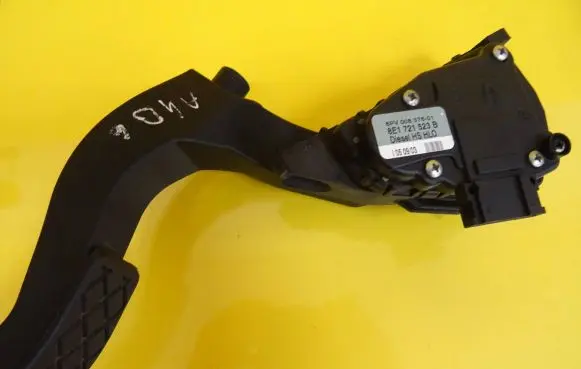 Audi A4 S4 B6 8E 8H Accelerator throttle pedal 8E1721523B