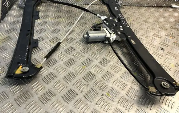 BMW 5 E60 E61 Front door electric window regulator 7184741