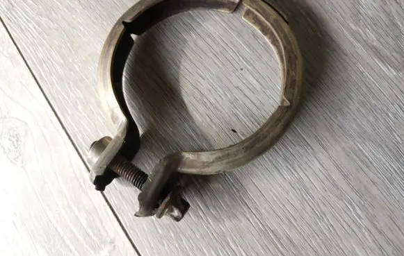 Mercedes-Benz R W251 Muffler pipe connector clamp 