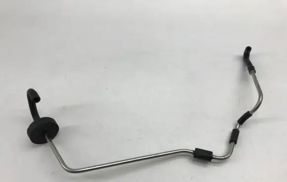 Volkswagen Golf V Fuel injector supply line/pipe 
