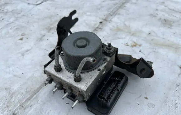 Renault Captur ABS Pump 476608644R