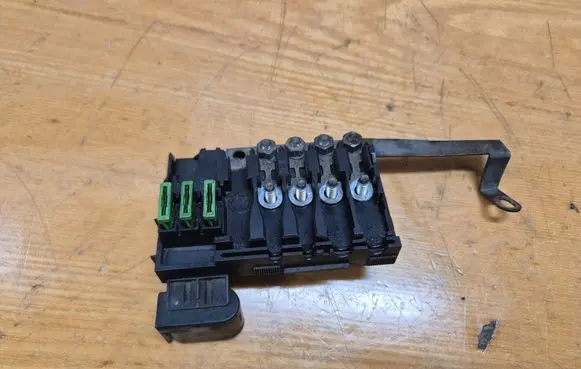 Volkswagen Golf IV Battery relay fuse PBTGF20