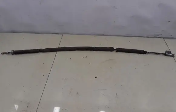 Volkswagen PASSAT B5.5 Gear shift cable linkage 8D1713575