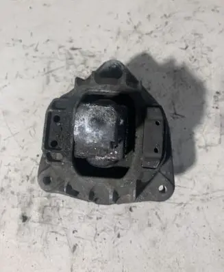 BMW 5 F10 F11 Engine mount bracket 6777371