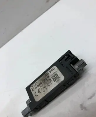 Audi A3 S3 8P Antenna control unit 8P0035225B 12005600 AU350