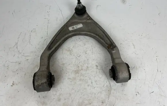 Maserati Levante Front lower control arm/wishbone 06700319940
