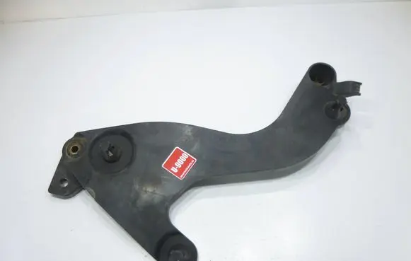 Volkswagen PASSAT B8 Air filter cleaner box bracket assembly 3Q0129671