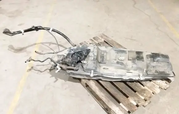 Toyota RAV 4 (XA40) Fuel tank 