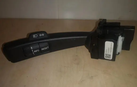 Volvo S60 Indicator stalk 31334647