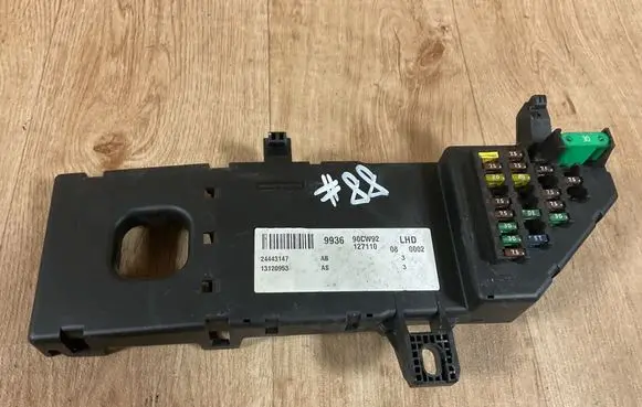 Opel Signum Fuse module 13120953 24443147