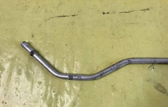Mercedes-Benz B W245 Engine coolant pipe/hose A1695010925