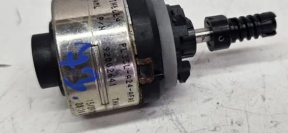 Volkswagen PASSAT B8 Headlight level adjustment motor 92002641