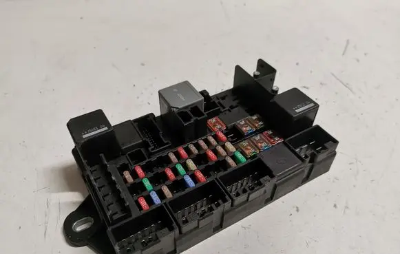 Jaguar F-Type Fuse module GX5314N030AB