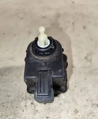 Renault Espace IV Headlight level adjustment motor 8200006664