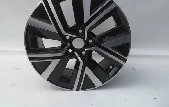 Volkswagen Touareg III R17 alloy rim