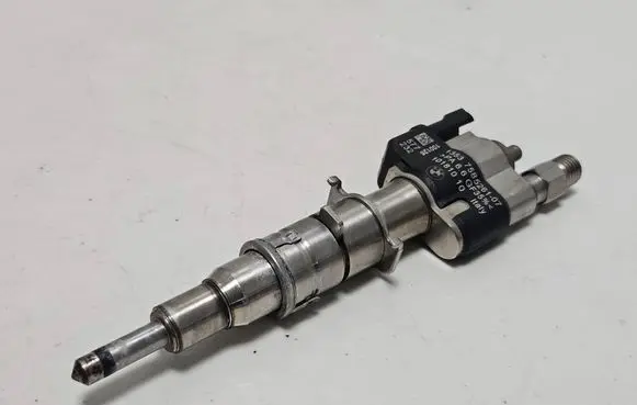 BMW 1 E82 E88 Fuel injector 7585261 10181010