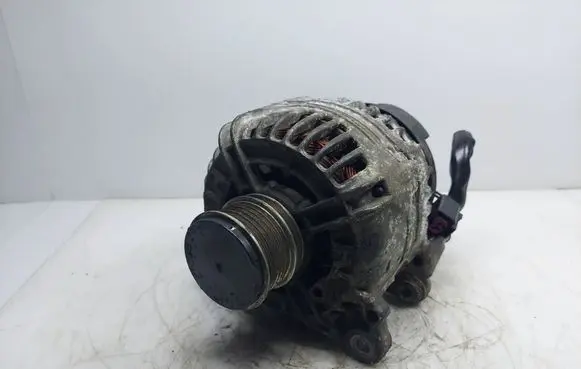 Volkswagen Golf IV Generator/alternator 028903028E 0124515010