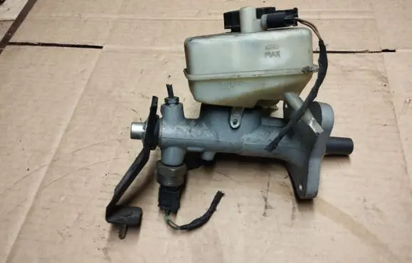 Chrysler Crossfire Master brake cylinder