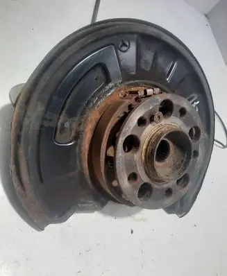 Mercedes-Benz C AMG W204 Rear wheel hub A2044200985