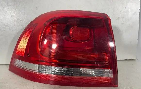 Volkswagen Touareg II Rear/tail lights 7P6945095B 89090226