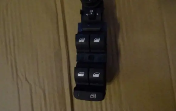 Citroen C5 Aircross Electric window control switch