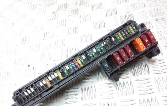 BMW 5 E60 E61 Fuse module 6932452