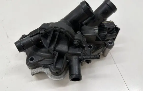Volkswagen Golf Sportsvan Water pump 04E121042M